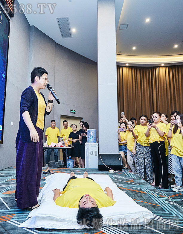 ���ؠ������t(y��)ˎ���g���V�ݣ����޹�˾���F(xi��n)��չʾ