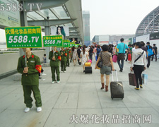 ���R��������y(t��ng)һ�ķ��b���𱬵���ɫ