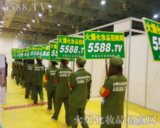 �𱬾Gɫ܊�b�����(du��)��^��׷��������ֱǰ