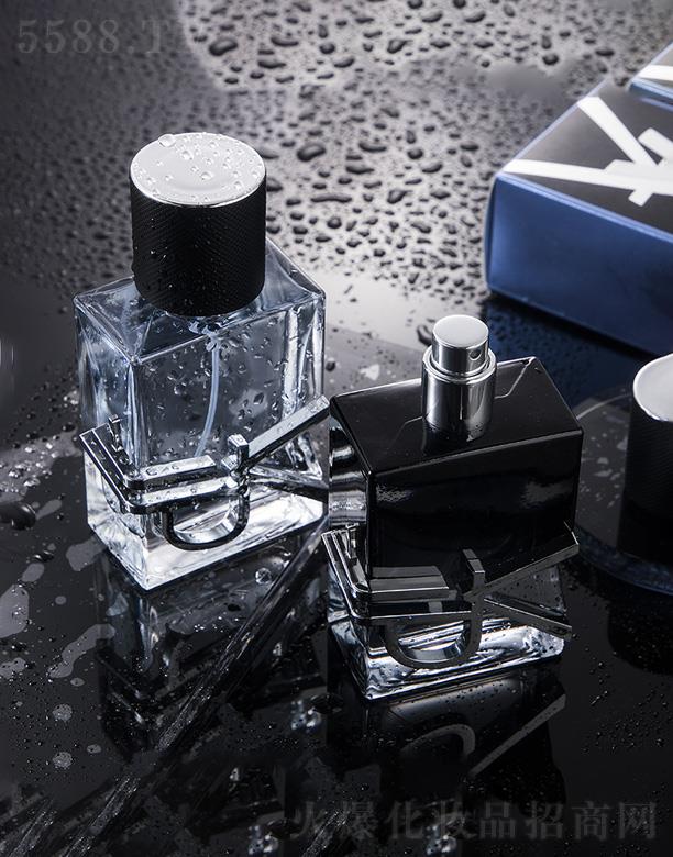 С���������h��ʿ��ˮ