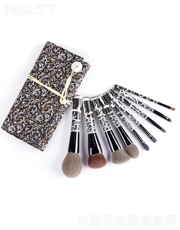 �\�����������yˢ���Ѽy9����