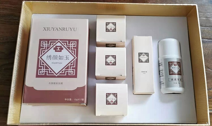 繡顏如玉套盒 繡顏如玉套盒