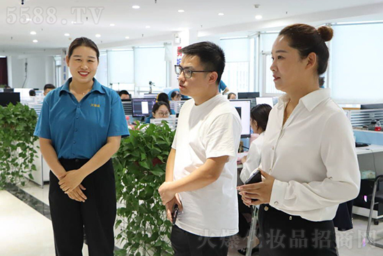 熱烈歡迎廣州澳萊娜公司李總蒞臨火爆網(wǎng)參觀洽談 熱烈歡迎廣州澳萊娜公司李總蒞臨火爆網(wǎng)參觀洽談