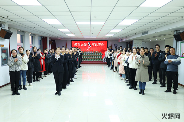 巾幗綻芳華,逐夢(mèng)新火爆!火爆網(wǎng)為員工發(fā)放女神節(jié)禮品! 巾幗綻芳華,逐夢(mèng)新火爆!火爆網(wǎng)為員工發(fā)放女神節(jié)禮品!