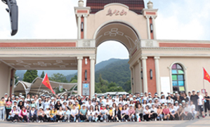 ���g�ɾ�����ɽ����֮�������g��