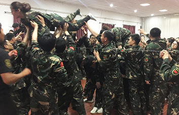 ֻ���B��ƴ�������ܳ�Խ������