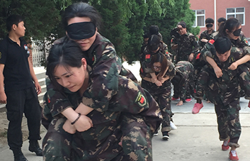 ���������������;�ж�ô�Ķ����D�U���Ҷ����v�������¸�ǰ����