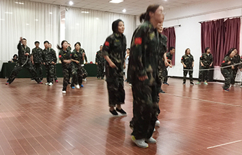 �����X�����Ʊ��O�����@һ·�҂��A��Ư����