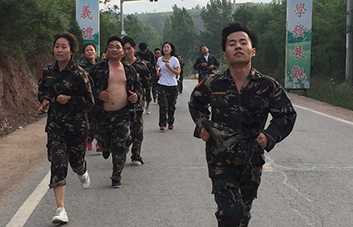 ͽ������15�������w򞡰�L��·����ĥ�Z����Ѫ�Ի�����