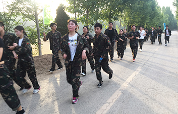 ���˲����������ŗ�������ֱǰ��