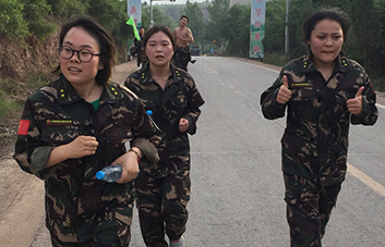 ���˲����������ŗ�������ֱǰ��