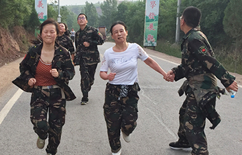 ��Փ�ǔv��߀�Ǳ������҂��]�ЁG���κ�һ������