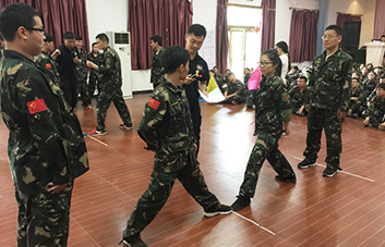 ���M�X����ȫ��Ŀ�˕r��ֻʣ�·������Є���